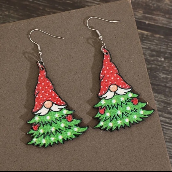 Jewelry - NEW Christmas Gnomes Dangle Earrings